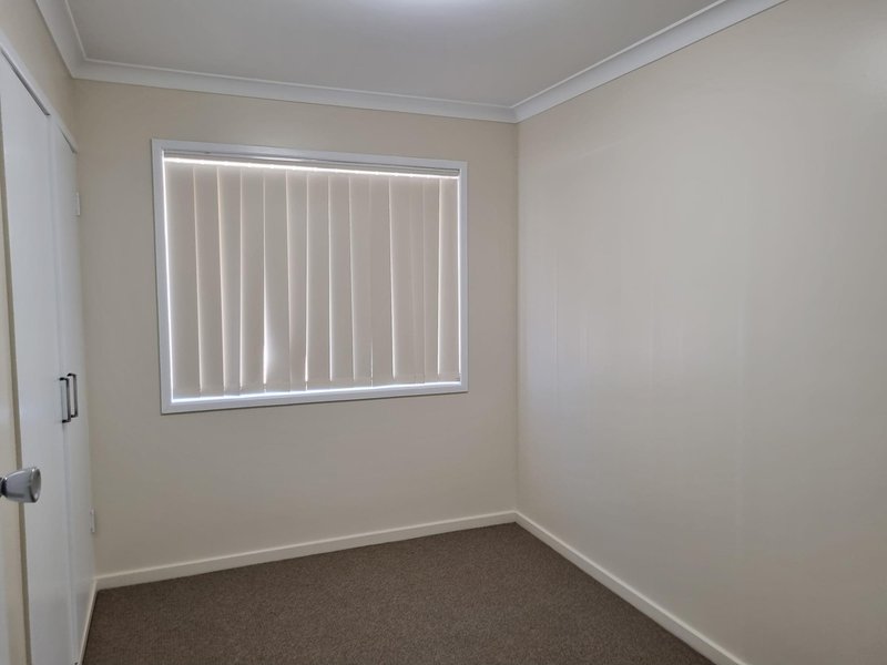 Photo - 1/15 Strathairlie Square, Macgregor QLD 4109 - Image 5