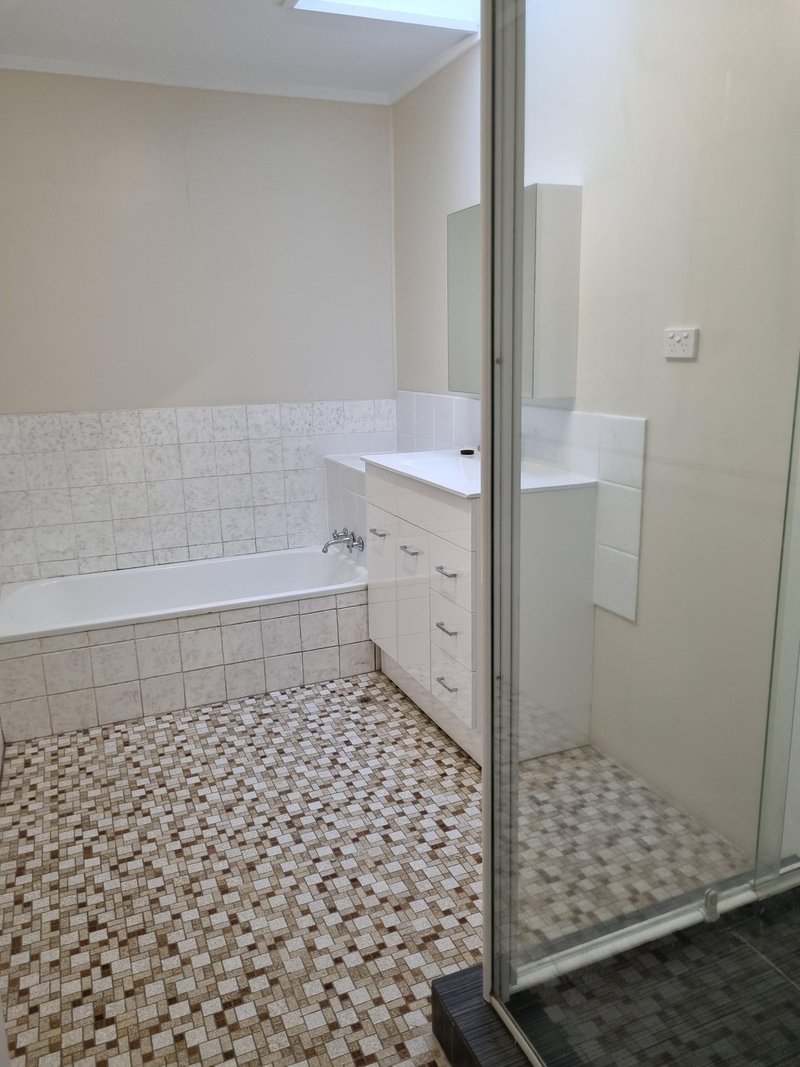 Photo - 1/15 Strathairlie Square, Macgregor QLD 4109 - Image 7