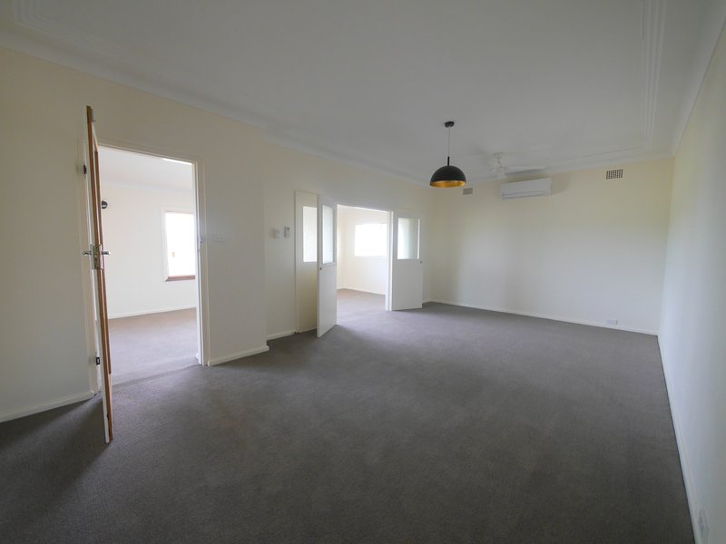 Photo - 115 Taragala Street, Cowra NSW 2794 - Image 3
