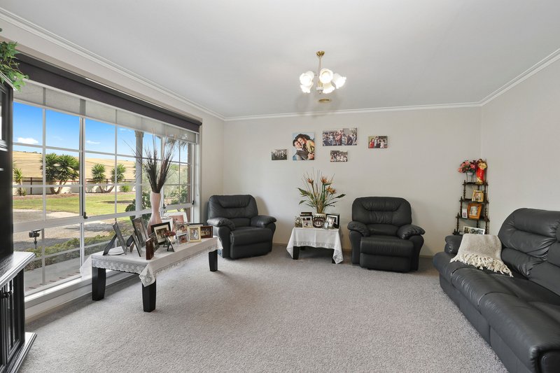 Photo - 115 Tower Hill Drive, Lara VIC 3212 - Image 4