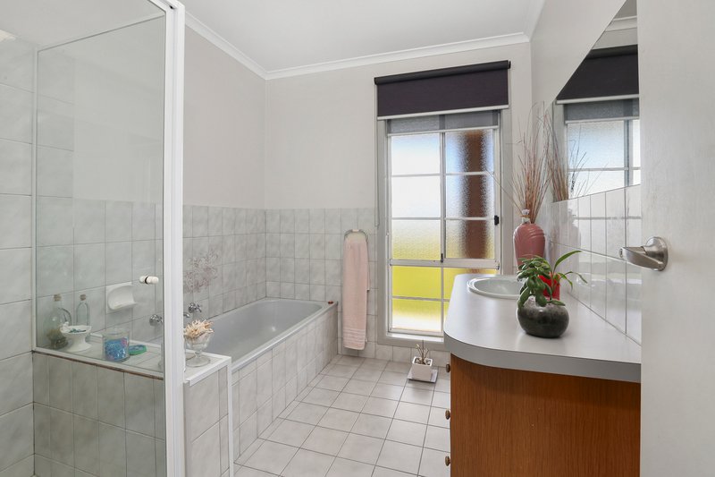 Photo - 115 Tower Hill Drive, Lara VIC 3212 - Image 15