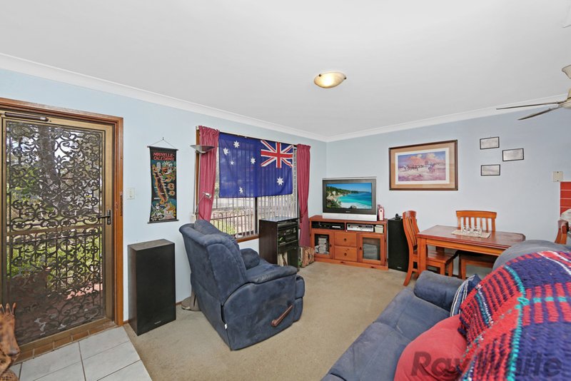 Photo - 1/15 Wyreema Avenue, Charmhaven NSW 2263 - Image 2