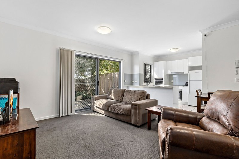 Photo - 1/15 Zenith Avenue, Chermside QLD 4032 - Image 2