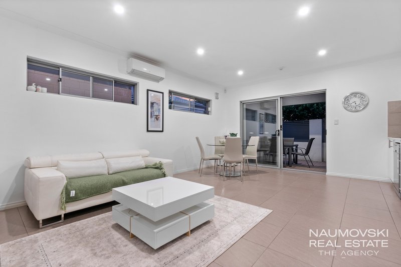 Photo - 1/150 Ravenswood Drive, Nollamara WA 6061 - Image 2