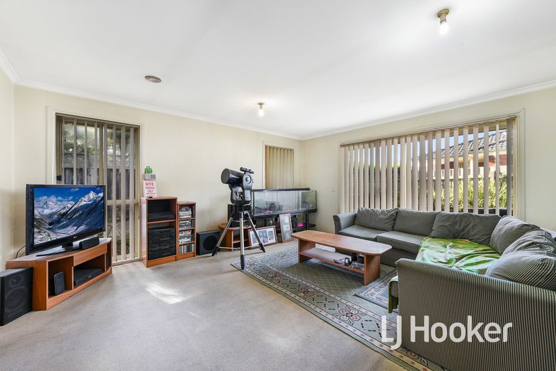 Photo - 1/151 Cairns Road, Hampton Park VIC 3976 - Image 3