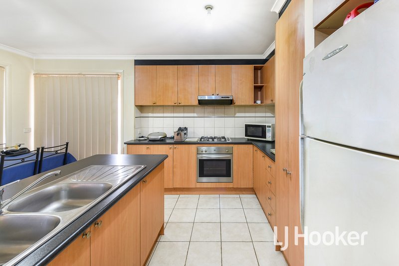 Photo - 1/151 Cairns Road, Hampton Park VIC 3976 - Image 5