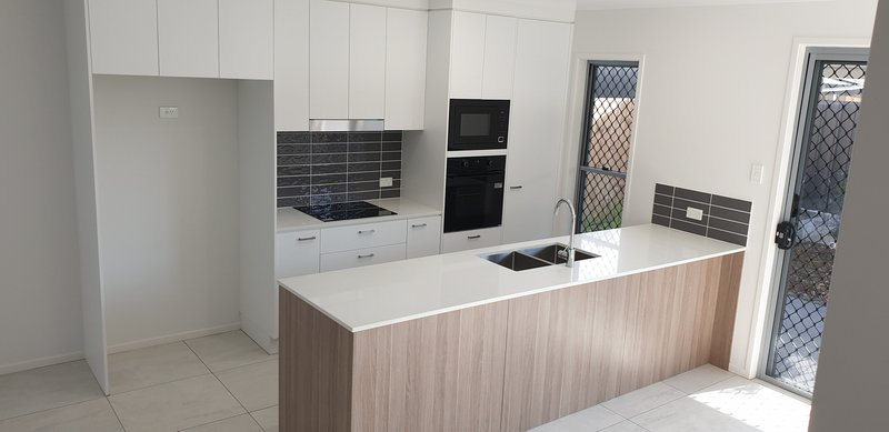 Photo - 115/14 Cavill Place, Runcorn QLD 4113 - Image 3