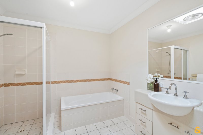 Photo - 11/519 Tingal Road, Wynnum QLD 4178 - Image 11