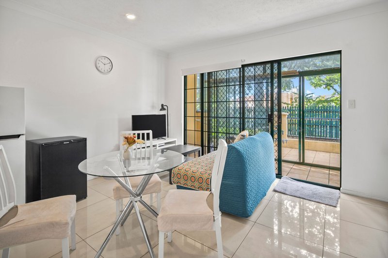 Photo - 1/152-154 High Street, Southport QLD 4215 - Image 3