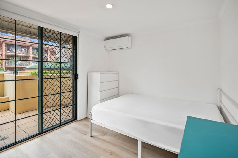 Photo - 1/152-154 High Street, Southport QLD 4215 - Image 9