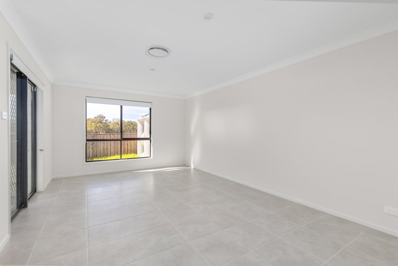Photo - 1/152 Settlers Boulevard, Chisholm NSW 2322 - Image 3