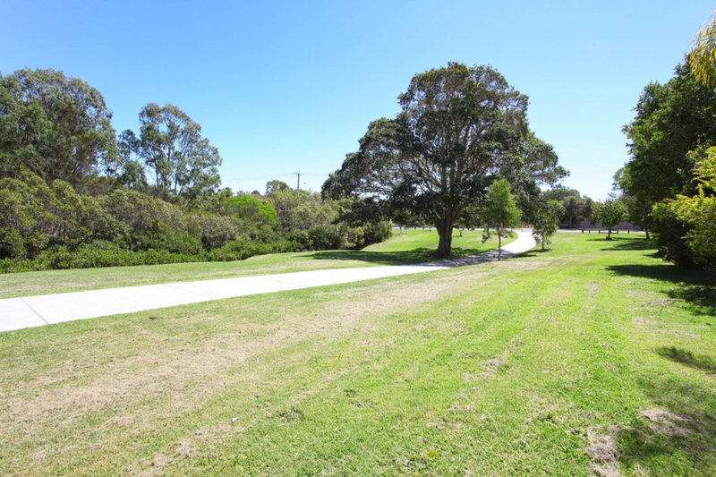 Photo - 1/154 Kumbari Avenue, Labrador QLD 4215 - Image 18