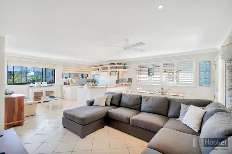 Photo - 11/548 Marine Parade, Biggera Waters QLD 4216 - Image 4