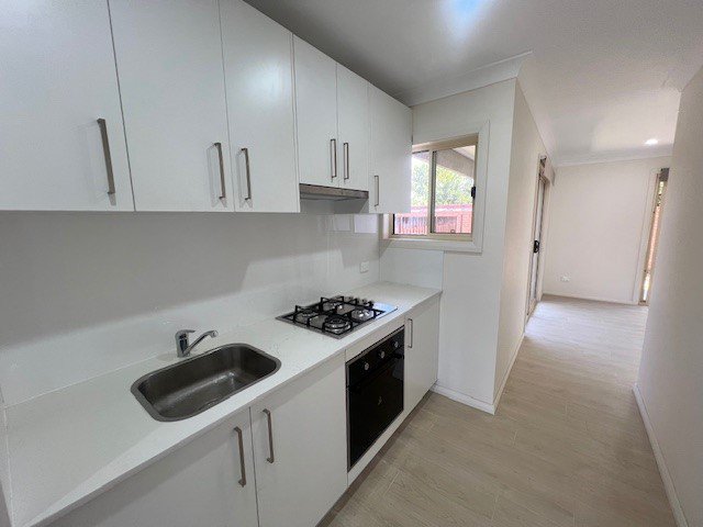 Photo - 1/15a Dunbier Avenue, Lurnea NSW 2170 - Image 7