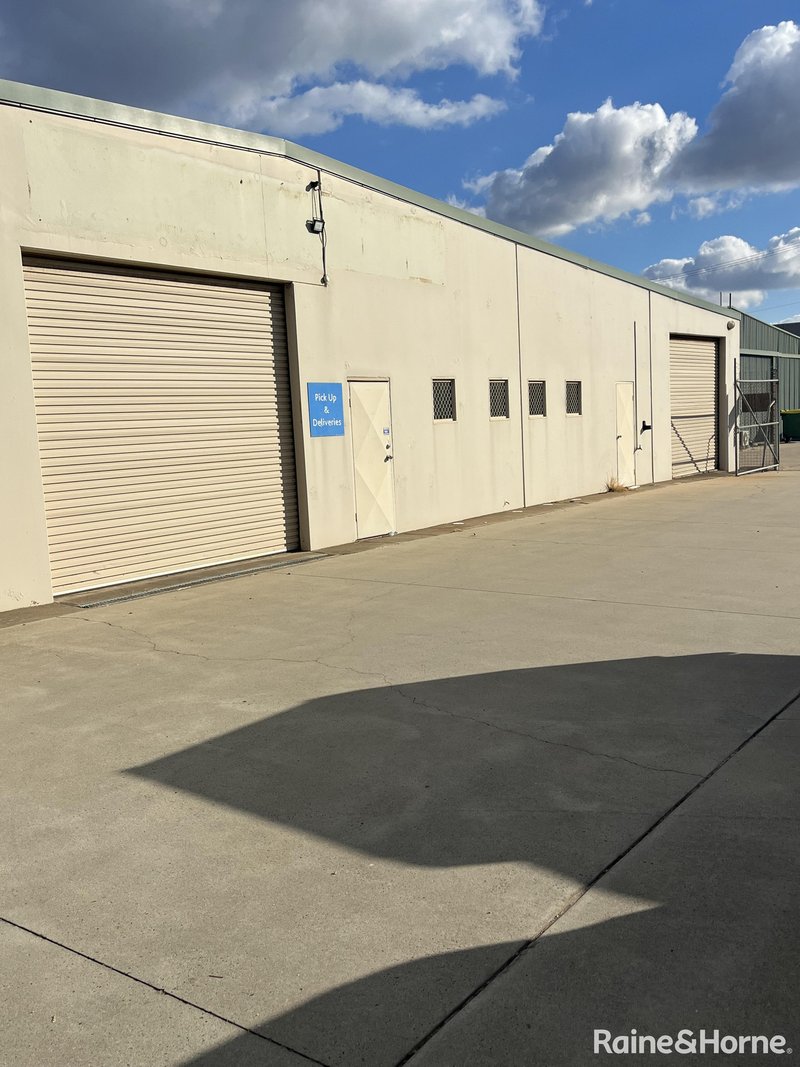 Photo - 115B Lovell Street, Young NSW 2594 - Image 11