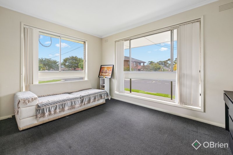 Photo - 1/16-18 Powell Drive, Hoppers Crossing VIC 3029 - Image 3