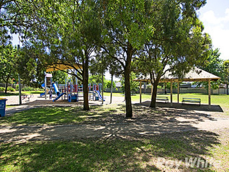 Photo - 1/16-18 Stuart Avenue, Cheltenham VIC 3192 - Image 16