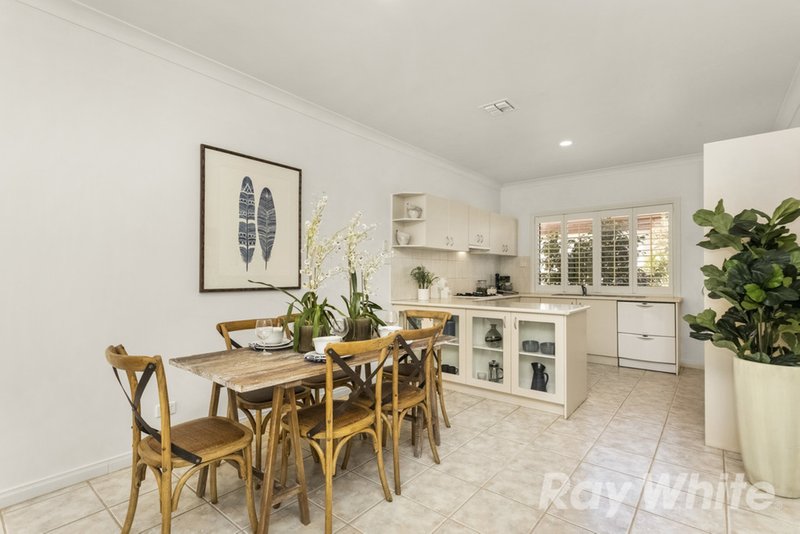 Photo - 1/16-20 Crows Lane, Glen Waverley VIC 3150 - Image 3