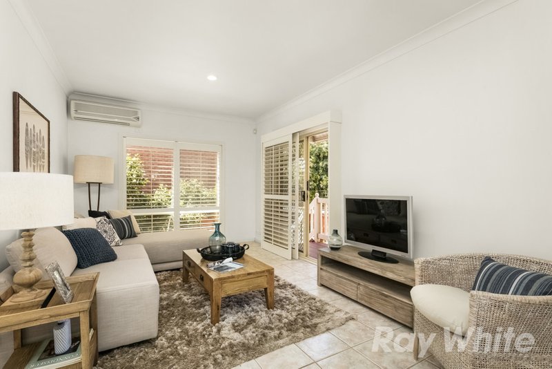 Photo - 1/16-20 Crows Lane, Glen Waverley VIC 3150 - Image 5