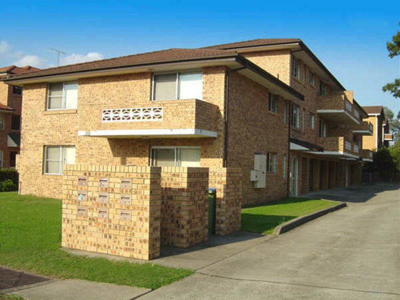 Photo - 1/16 Bringelly Road, Kingswood NSW 2747 - Image 1