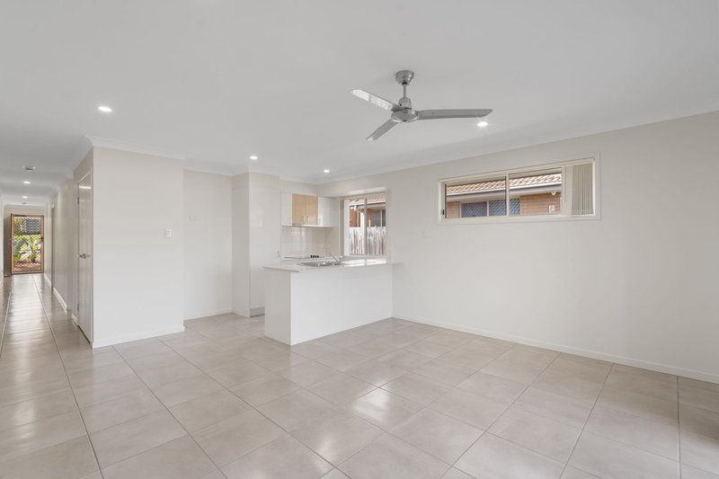 Photo - 1/16 Brittany Court, Gleneagle QLD 4285 - Image 2