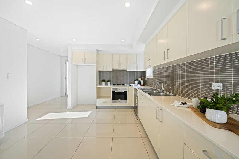 Photo - 1/16 Carson Street, Dundas Valley NSW 2117 - Image 5