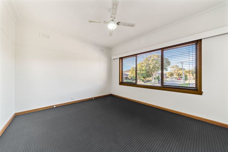 Photo - 1/16 Corrigan Street, Burwood VIC 3125 - Image 5