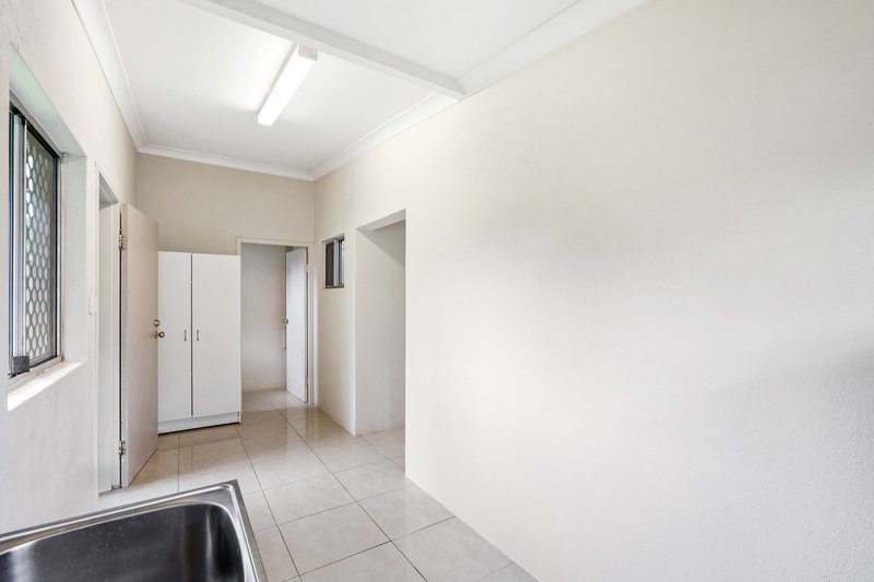Photo - 1/16 Dann Street, Mooroobool QLD 4870 - Image 9