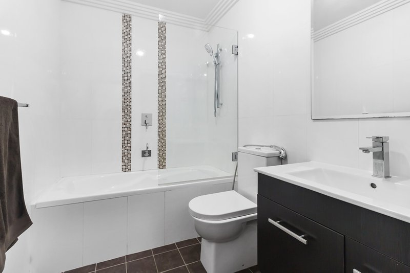 Photo - 116 Gabo Crescent, Sadleir NSW 2168 - Image 8