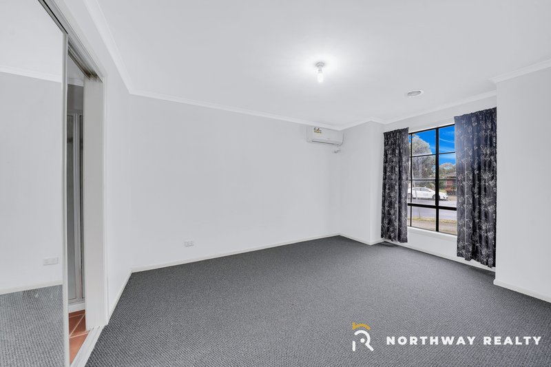 Photo - 116 Hanson Road, Craigieburn VIC 3064 - Image 3