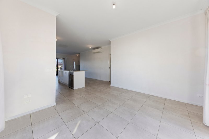 Photo - 116 Henry Street, Pakenham VIC 3810 - Image 10