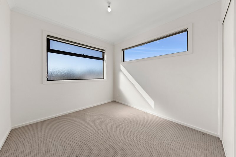 Photo - 116 Henry Street, Pakenham VIC 3810 - Image 12