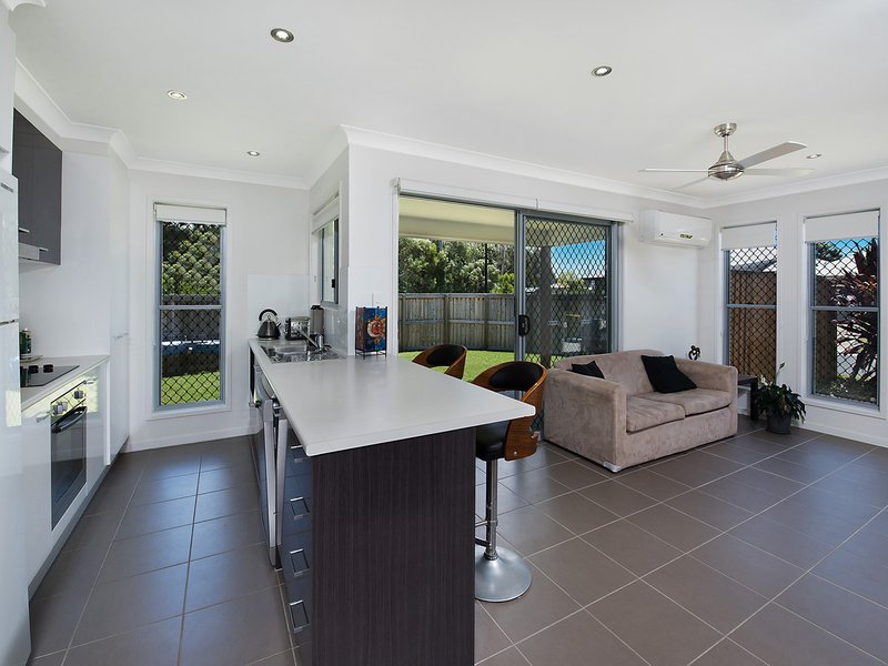 Photo - 1/16 Hideaway Street, Birtinya QLD 4575 - Image 5