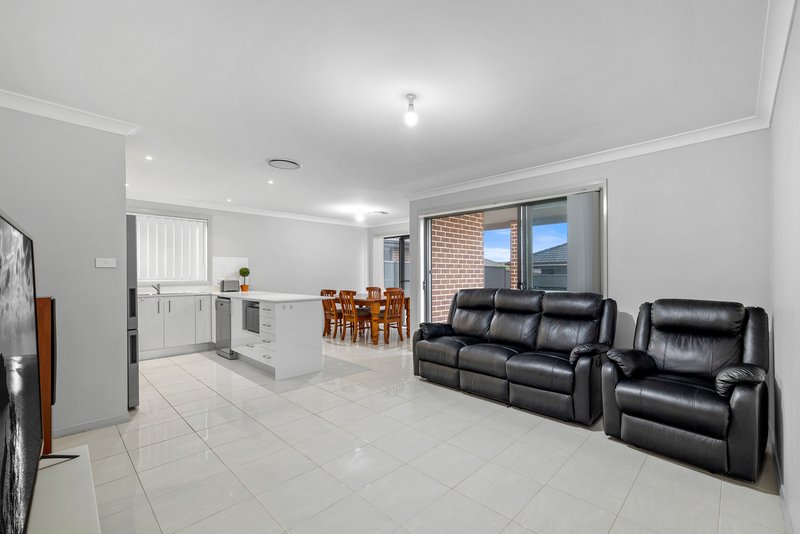 Photo - 116 Jubilee Drive, Jordan Springs NSW 2747 - Image 3