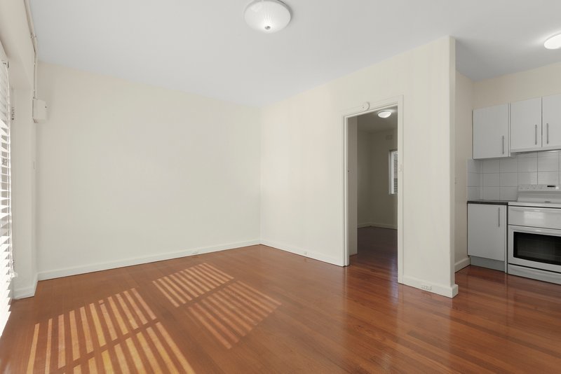 Photo - 1/16 Kokaribb Road, Carnegie VIC 3163 - Image 2