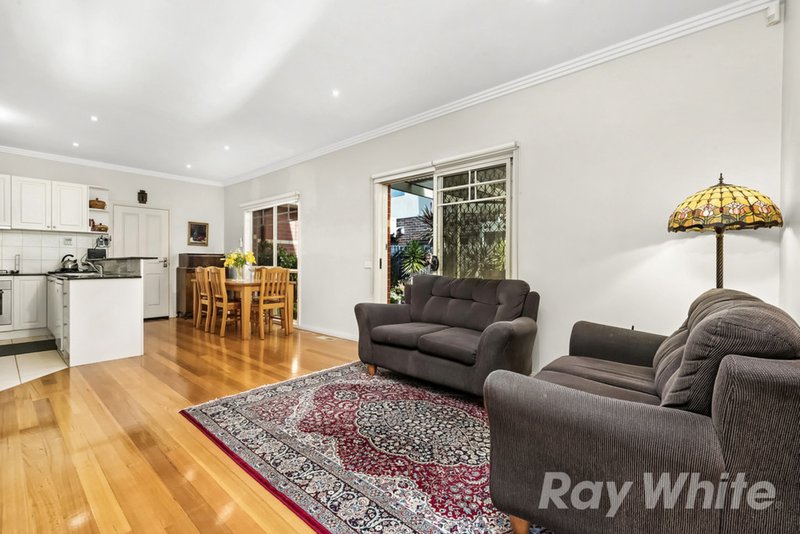 Photo - 1/16 Kwinana Street, Glen Waverley VIC 3150 - Image 3