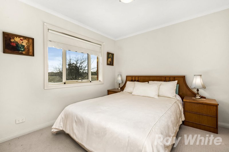 Photo - 1/16 Kwinana Street, Glen Waverley VIC 3150 - Image 8