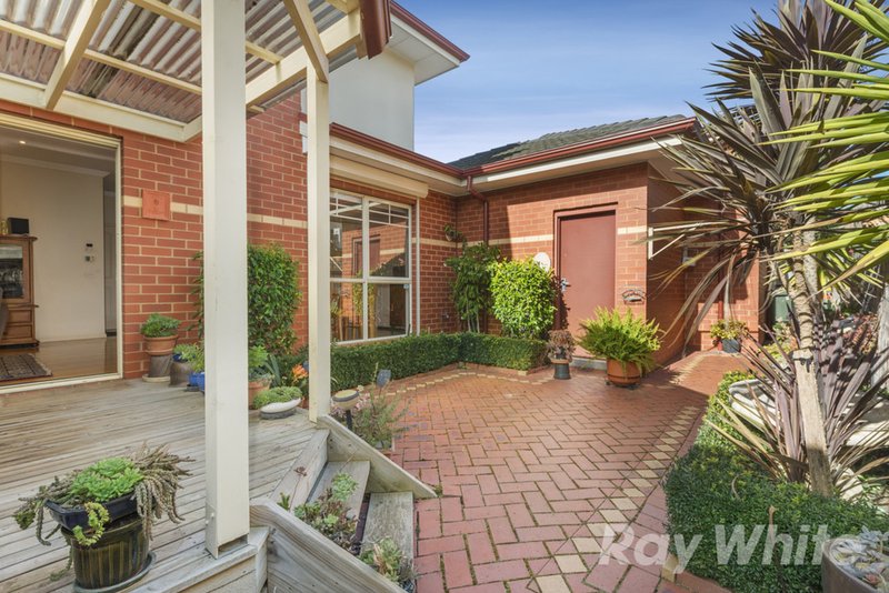 Photo - 1/16 Kwinana Street, Glen Waverley VIC 3150 - Image 10