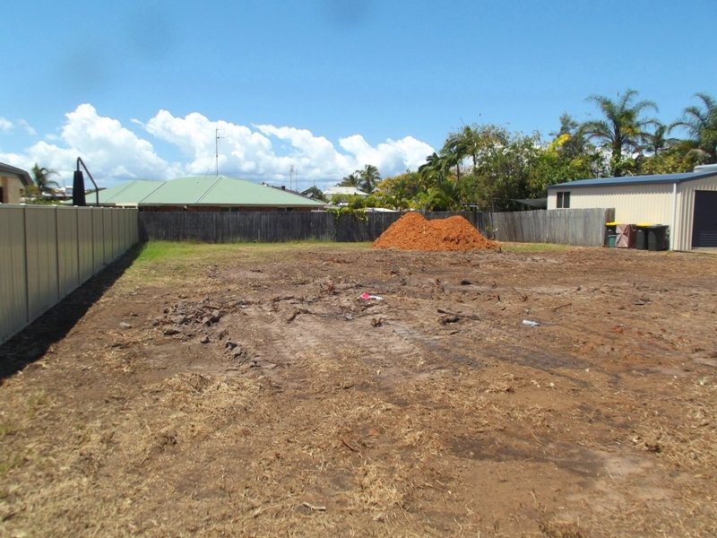 Photo - 116 Limpus St , Urangan QLD 4655 - Image 3