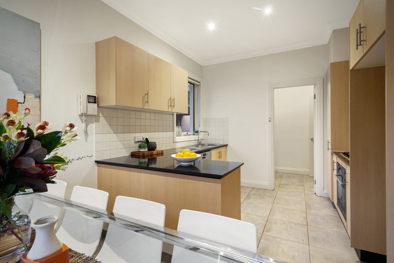 Photo - 116 Marlborough Street, Bentleigh East VIC 3165 - Image 3