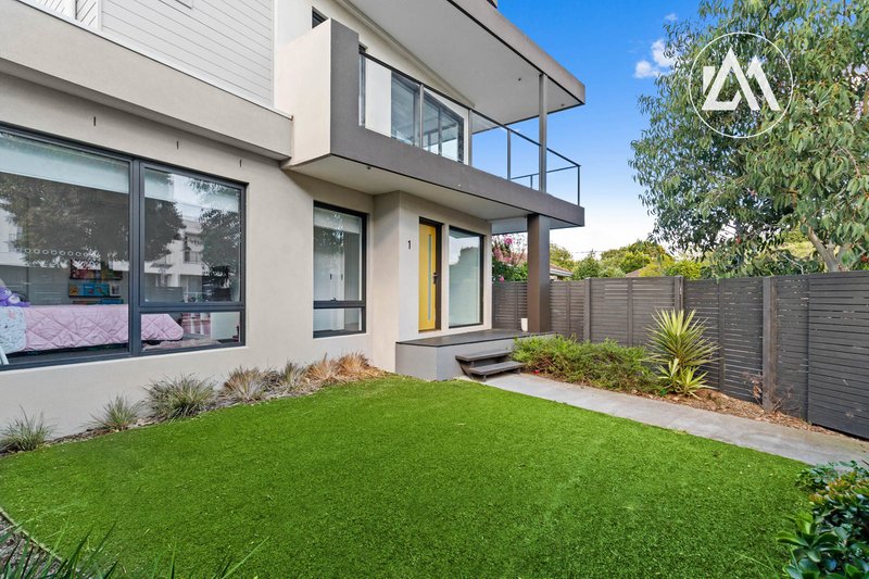 Photo - 1/16 Mereweather Avenue, Frankston VIC 3199 - Image 3