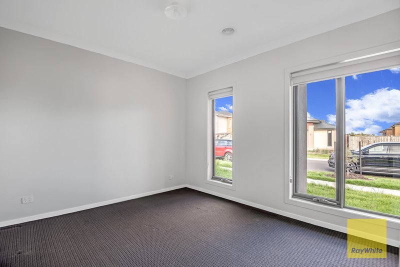 Photo - 116 Modern Crescent, Tarneit VIC 3029 - Image 3