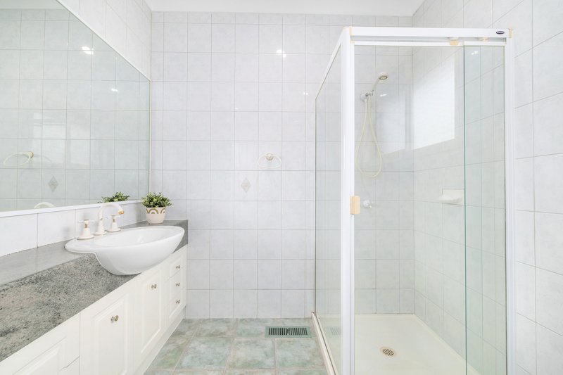 Photo - 1/16 Montclair Avenue, Glen Waverley VIC 3150 - Image 5