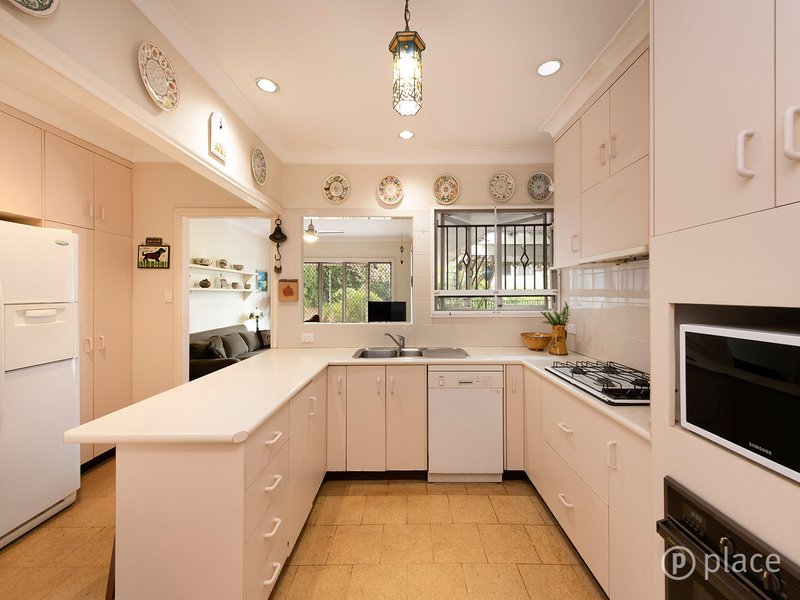 Photo - 116 Ninth Avenue, St Lucia QLD 4067 - Image 5