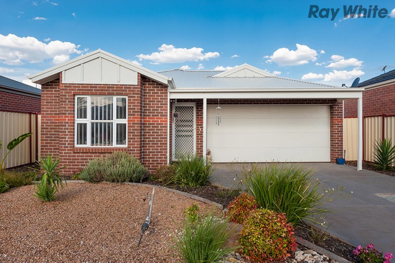 1/16 Pangbourne Avenue, Melton West VIC 3337