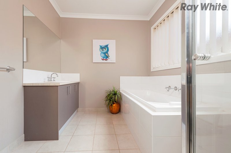 Photo - 1/16 Pangbourne Avenue, Melton West VIC 3337 - Image 5