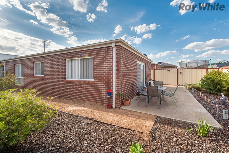 Photo - 1/16 Pangbourne Avenue, Melton West VIC 3337 - Image 7