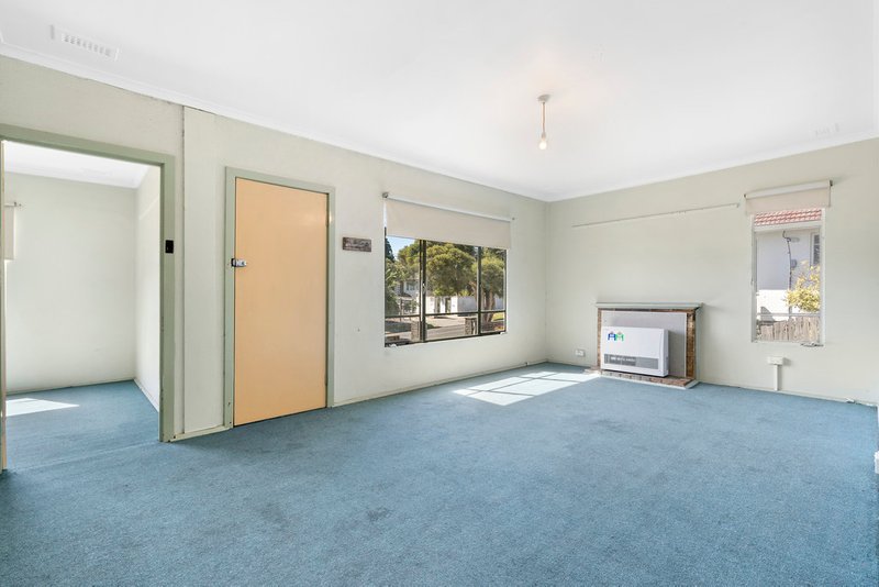 Photo - 116 Power Avenue, Chadstone VIC 3148 - Image 2