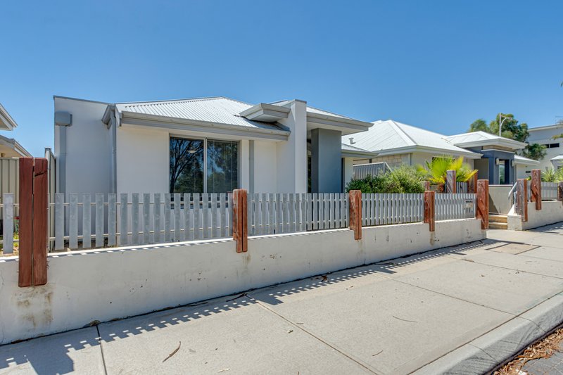 Photo - 116 Shorehaven Boulevard, Alkimos WA 6038 - Image 2