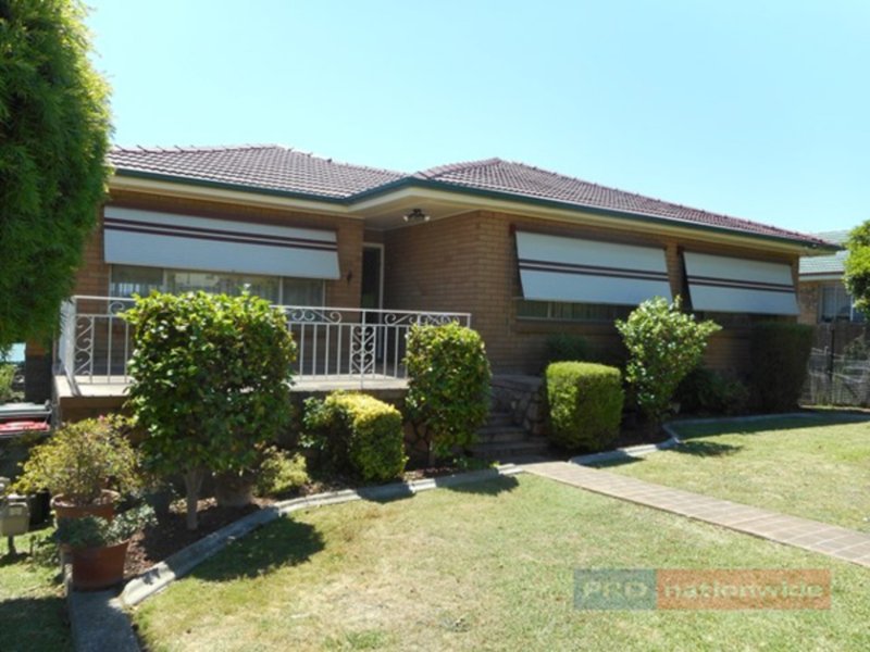 Photo - 116 Simpson Street, Tumut NSW 2720 - Image 1